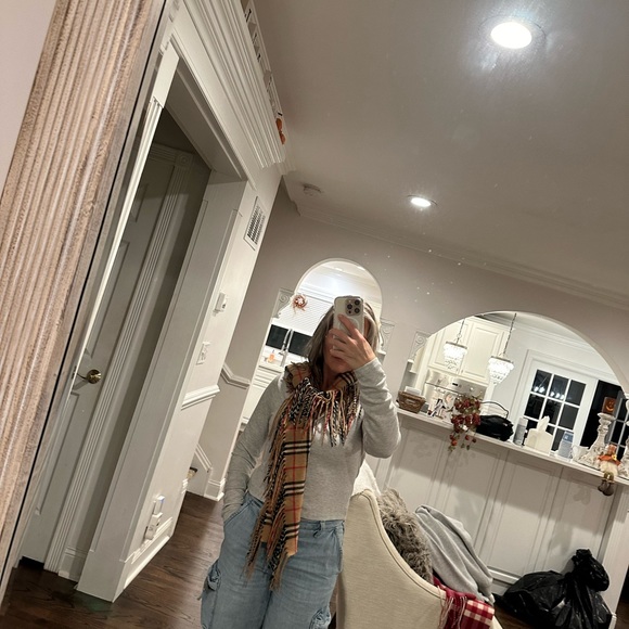 BURBERRY Classic Vintage Check Fringed 100% Cashmere Scarf - Picture 2 of 7